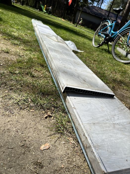 Parapety pcv 30 cm szerokosci