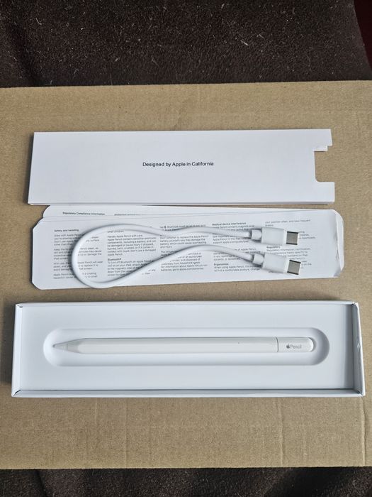 Rysik Apple pencil usb-c z małym pęknięciem