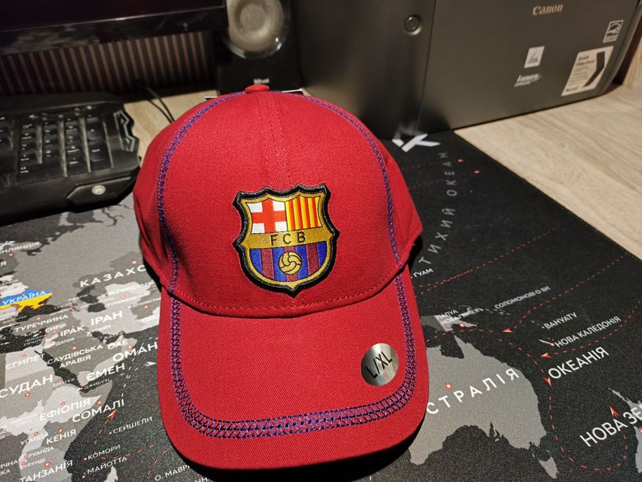 Продам оригінальну кепку FC Barcelona