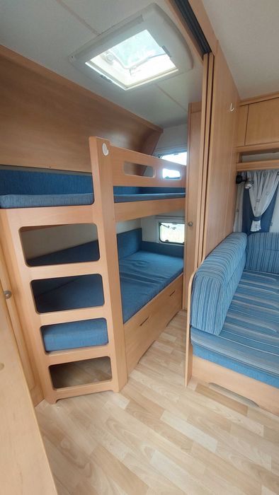 Caravana Hobby 560 com documentos