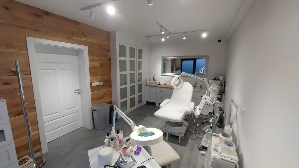 Gabinet kosmetyczny z kompletnym wyposażeniem - Flisy