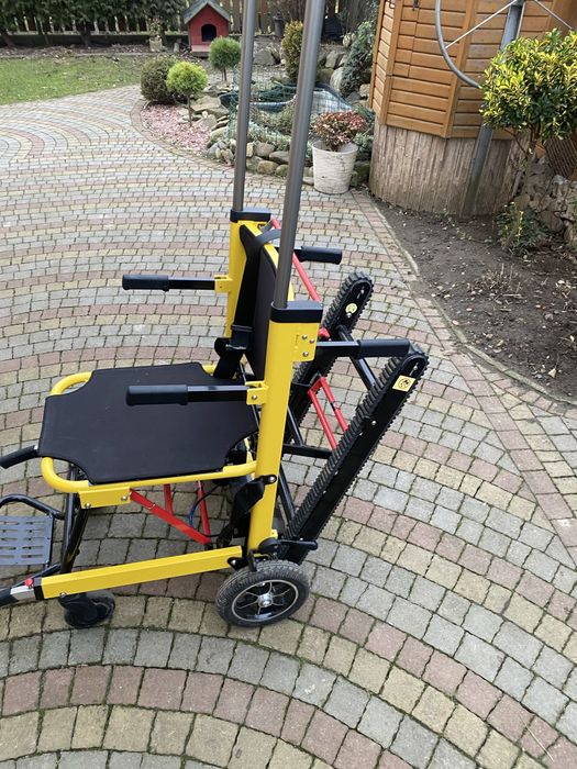 Сходовий електро підйомник для інвалідів