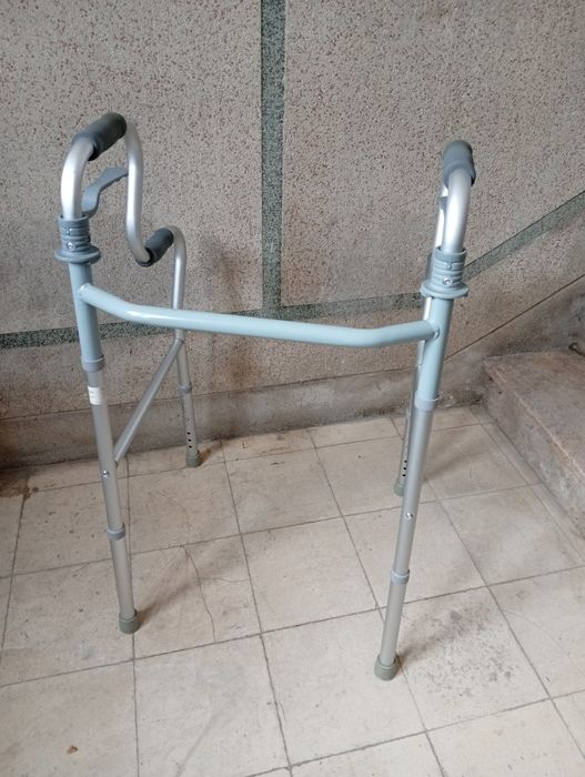 Andarilho articulado de 2 níveis