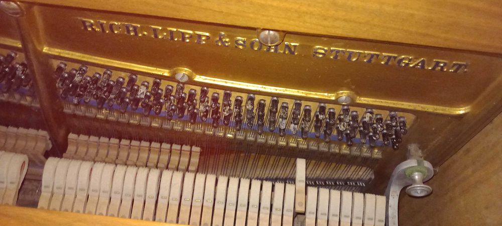 Piano vertical Rich Lipp & Sohn.