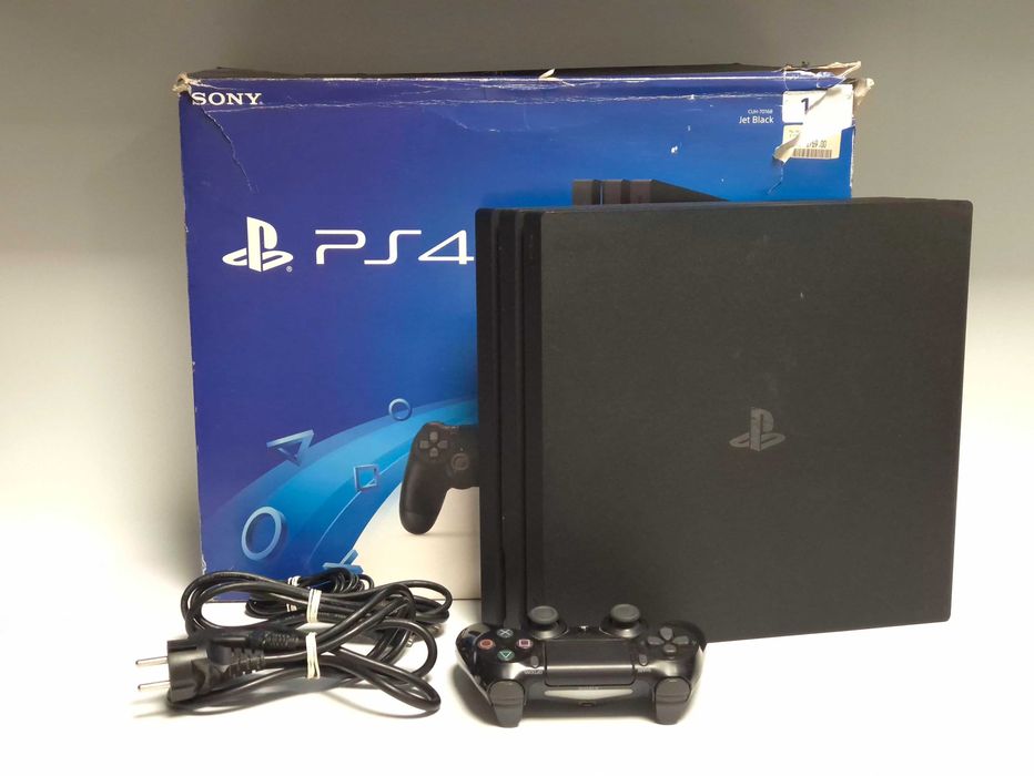 Konsola PS4 PRO 1 TB pad, zestaw, pudełko