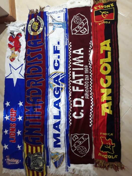 Varios cachecóis a varios preços