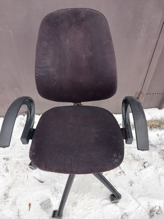 Крісло комп'ютерне,стан на фото