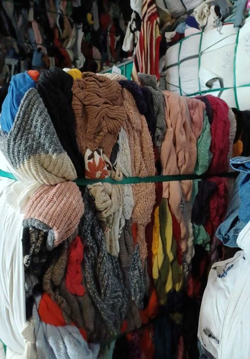 Oddam swetry ilosci tirowe zbelowane