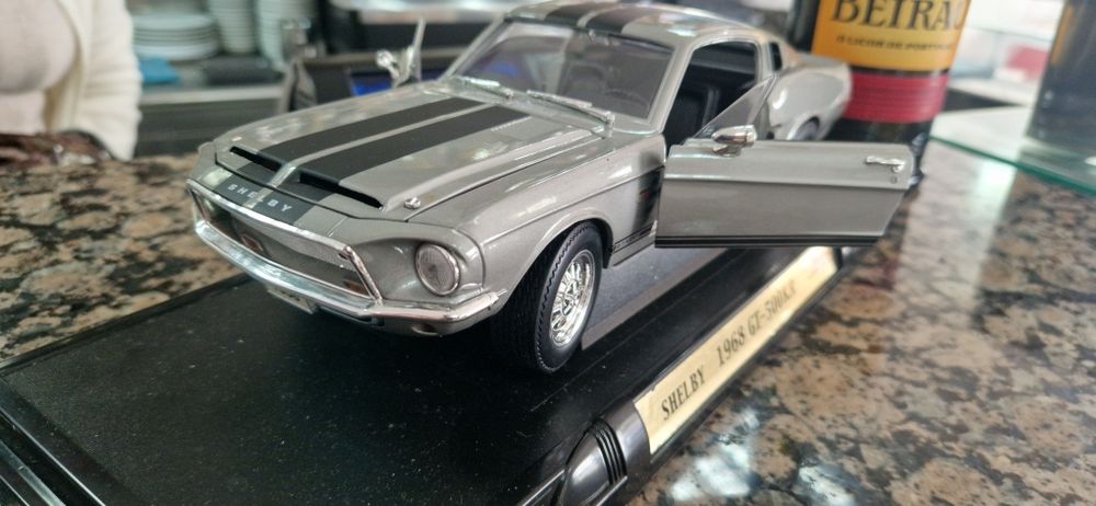 Shelby gt-500KR 1:18
