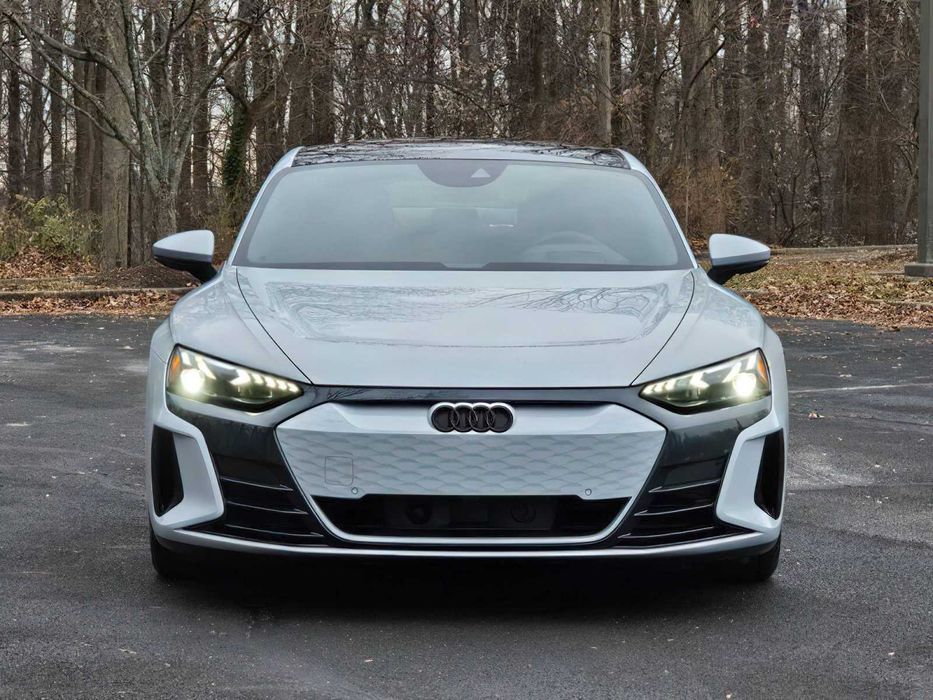 Audi e-tron      2023
