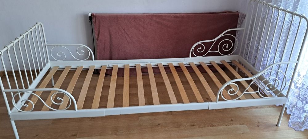 Łóżko rosnące z dzieckiem Ikea białe.