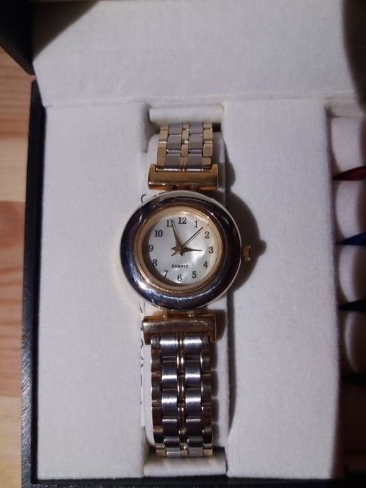 Relógio - com braceletes e aros para trocar