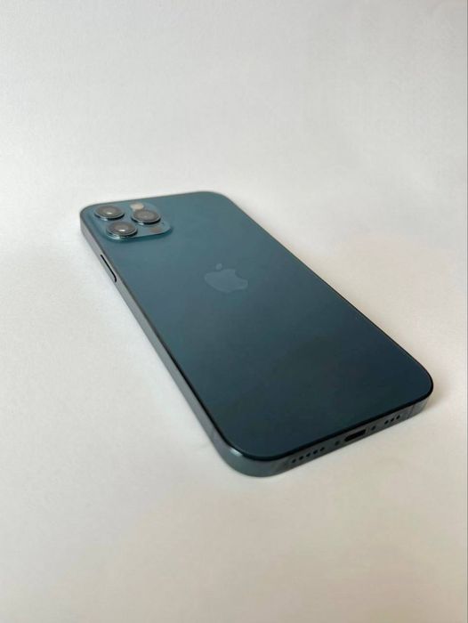 Продаю свій iPhone 12 Pro у  кольорі Pacific Blue