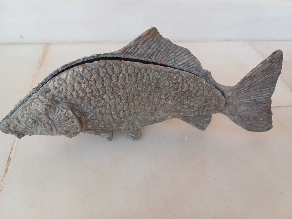 Peixe antigo porta guardanapos