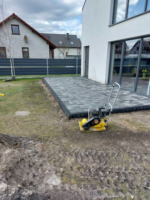 Usługi minikoparką ukladanie kostki brukowej oczyszczalnie