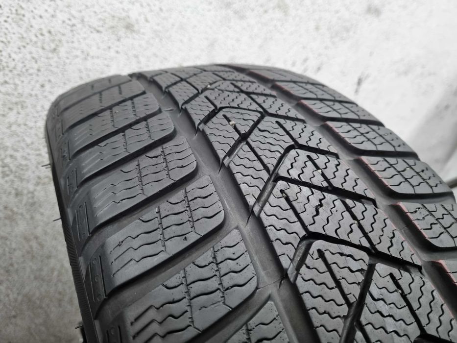 225/40/19 93H Pirelli Winter Sotto Zero 3 MO Dot.3921R
