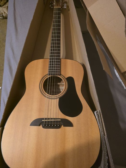Gitara akustyczna Alvarez RF12 – bardzo dobry stan