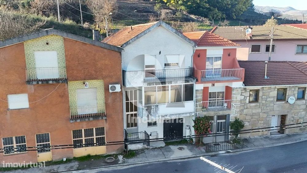 Moradia T4 — Adoufe E Vilarinho De Samardã, Vila Real