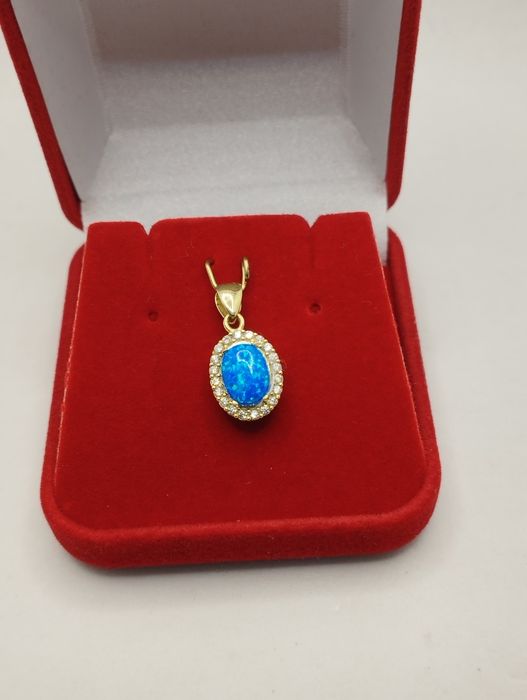 Złoty wisiorek błękitny opal cyrkonie , złoto 585