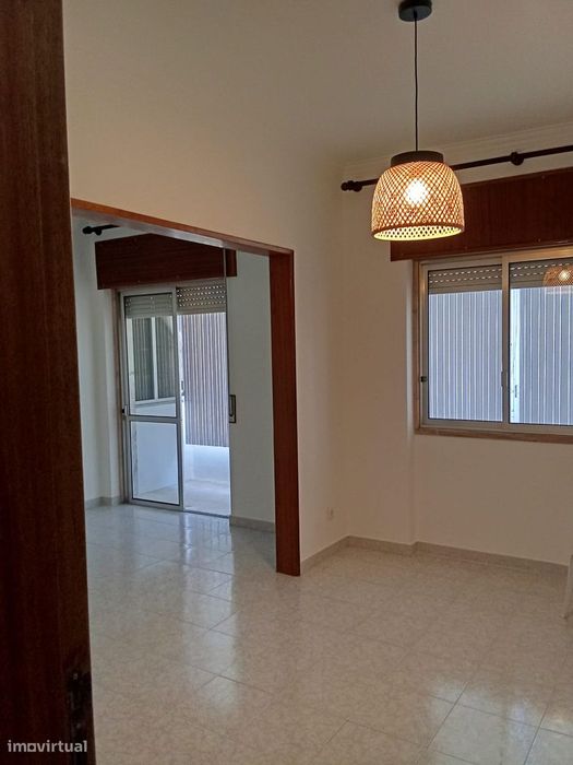 Apartamento T2 - Junto à Estação dos Foros de Amora