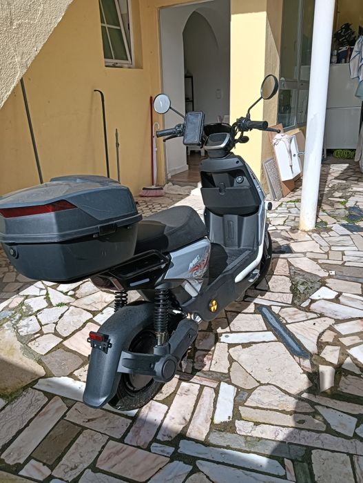 Moto elétrica zerada