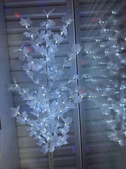 Декоративне дерево-світильник