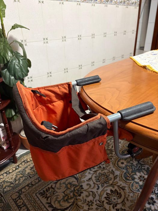 Cadeira bebé de refeição portátil fixa na mesa