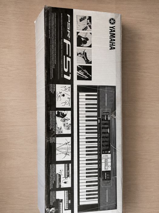 Синтезатор Yamaha PSR-F51  пюпітр і адаптер живлення