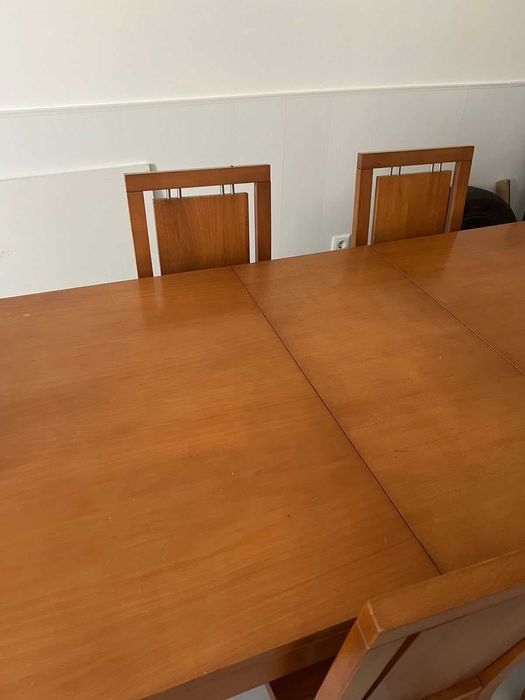 Mesa de jantar estensível com 6 cadeiras