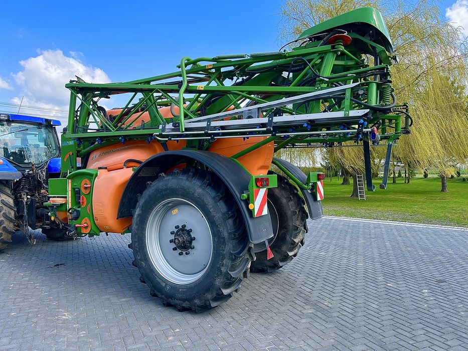Opryskiwacz Amazone UX 4200 Specjal 24 m, 2015 r. 140.000 netto
