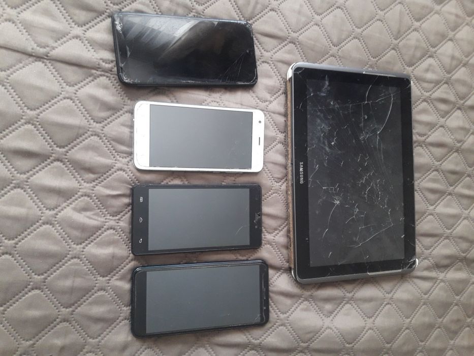 Телефоны на запчасти.