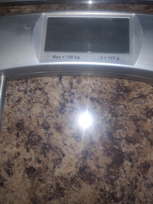 Продаю весы напольные марки Горение