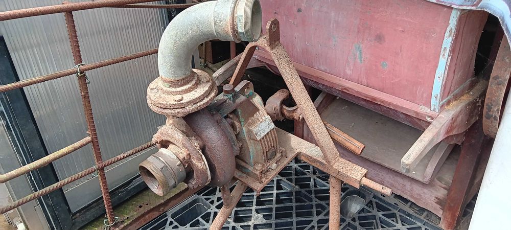 Bomba de tirar água de trator