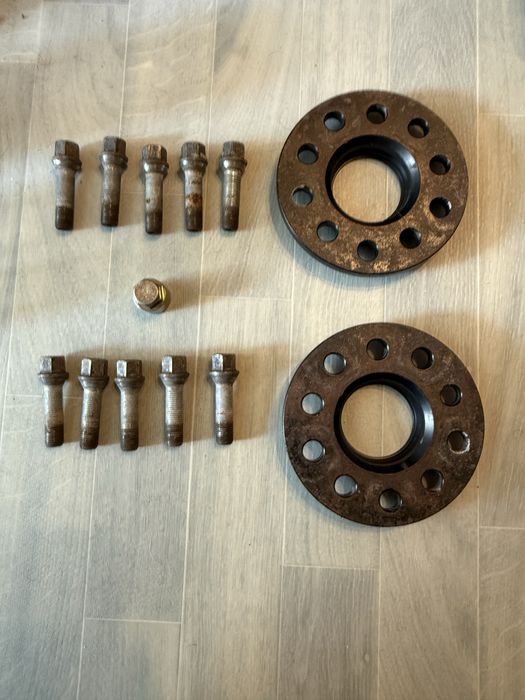 Колісні проставки HEICO H6122820  Volvo
