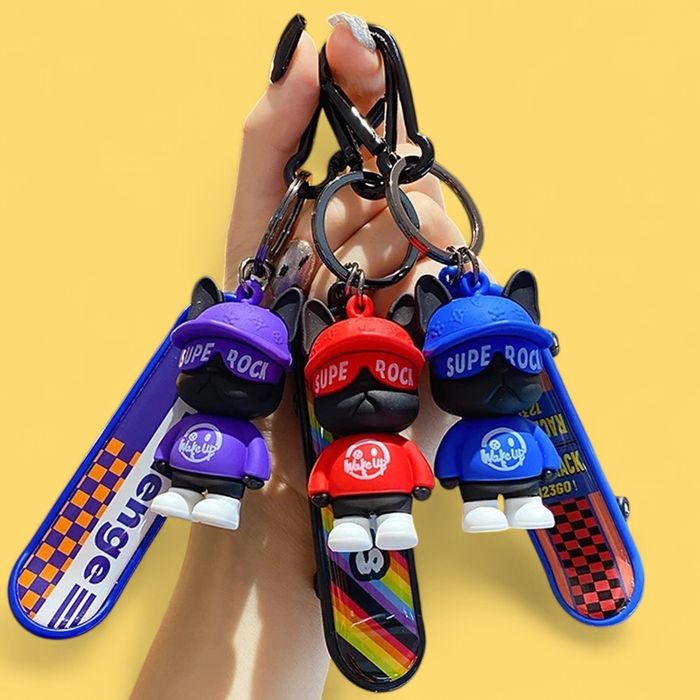 Трендовый Брелок для ключей собака со скейтом брелок Сноубордист