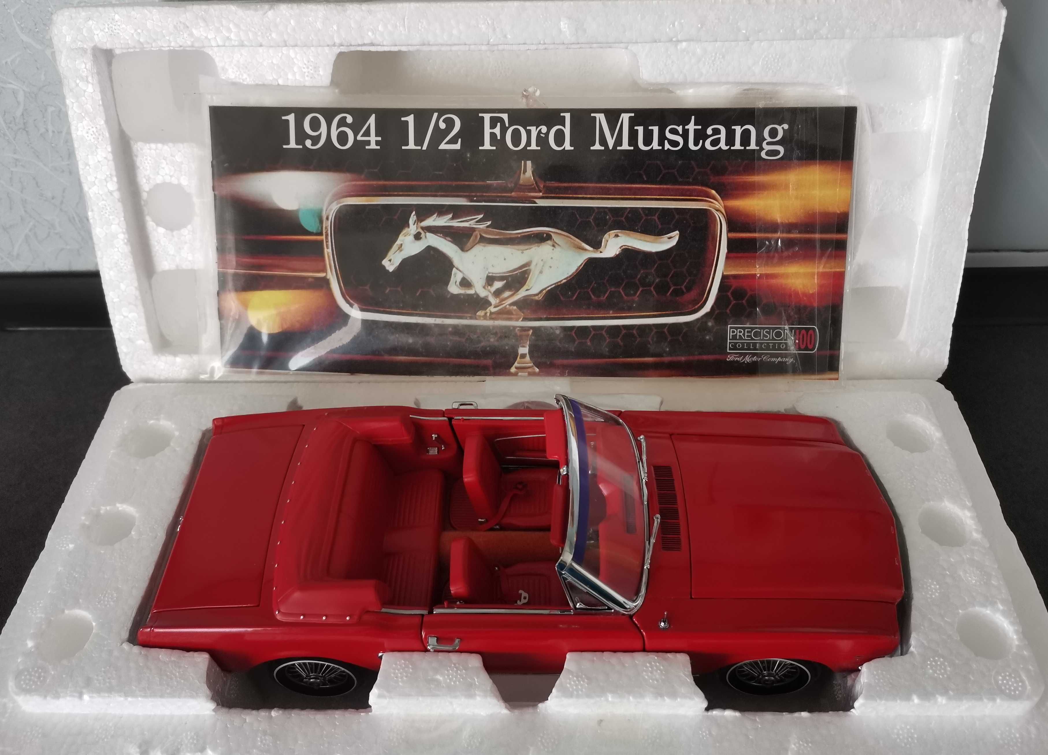Модель 1/18 Ford Mustang Convertible 1/2 1964 Precision 100