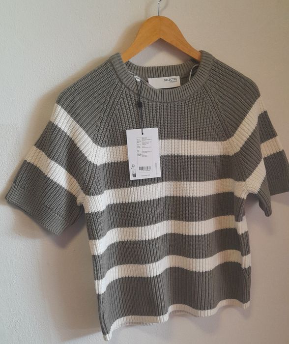 Stylowy sweterek z krótkim rękawem