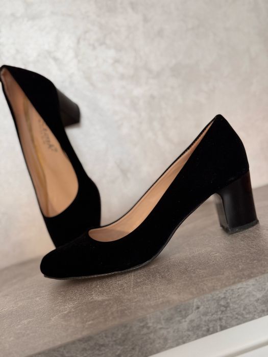 Каблуки зі справжньої замши 39 розмір