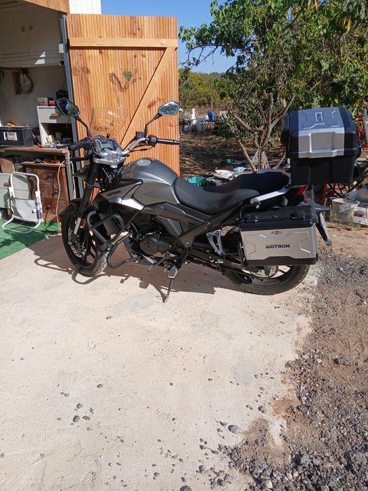 Mota 125cc cinzenta