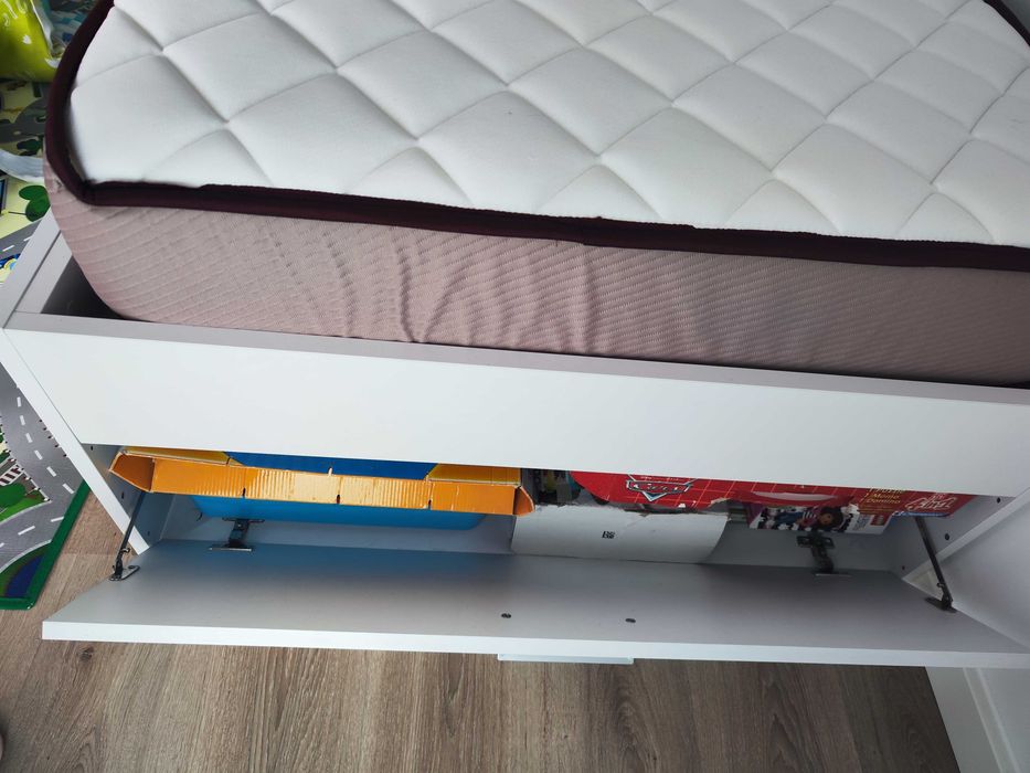 Cama+ estrado + colchão solteiro novo -Coimbra