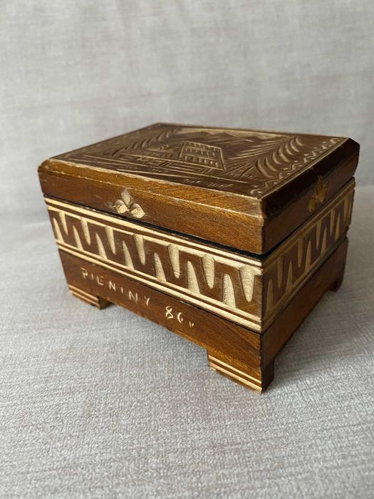 Kasetka drewniana rzeźbiona "Pieniny" podwójnie otwierana  Vintage