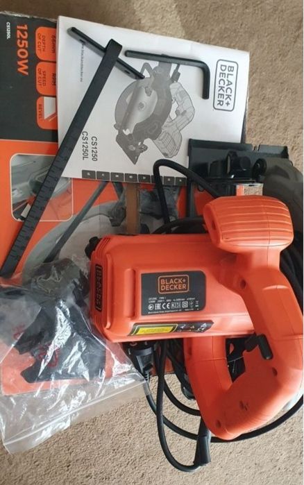 Pilarka Black&Decker CS1250L