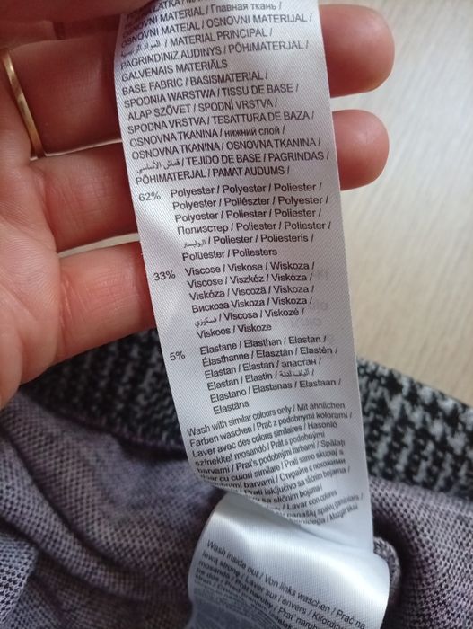 Spódniczka damska w kratkę.