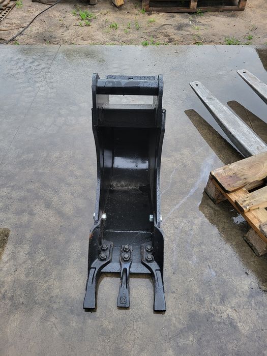 Łyżka kopiąca 30cm + zęby do maszyn o wadze 3-4 Tony pasuje pod złącze ms03