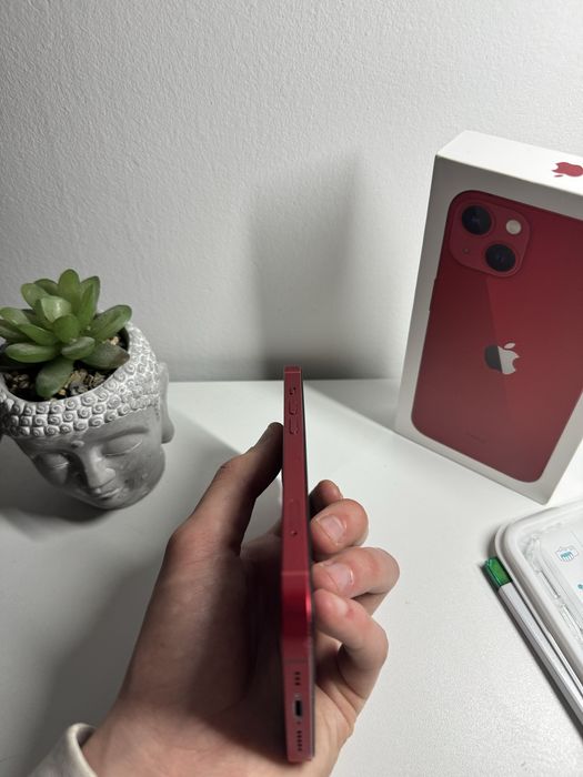 Iphone 13 product red