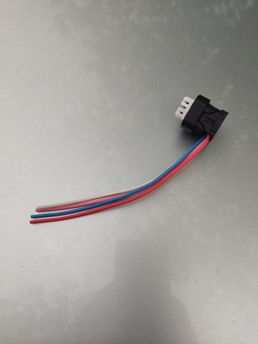 Разъем подключения бензонасоса