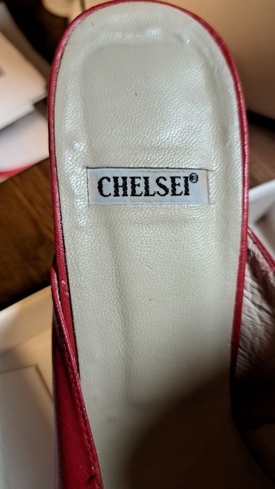 Śliczne klapki mule na szpilce