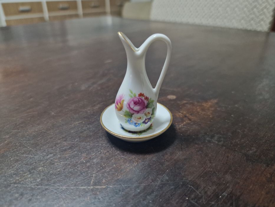 Jarra com prato de porcelana (miniatura)