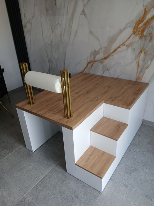 Podest do pedicure z wnęka na krzesło, Nowy PROMOCJA. Dostępnych od ręki.