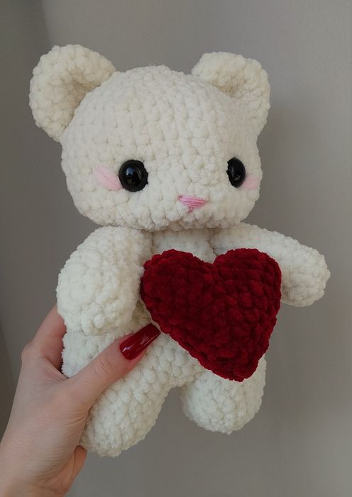 Kremowy miś ecru ręczenie robiony na szydełku amigurumi